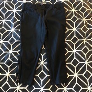 Black skinny cropped pants with zipper detail